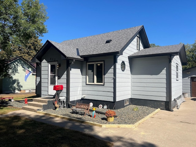 822 Holcombe Ave N, Litchfield, MN 55355 - view of front of house featuring roof with shingles