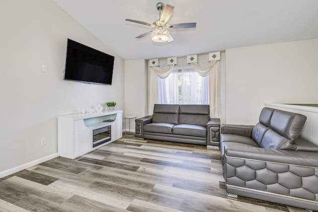 18095 Exeter Pl, Farmington, MN 55024 - living area featuring vaulted ceiling, a ceiling fan, wood finished floors, and baseboards