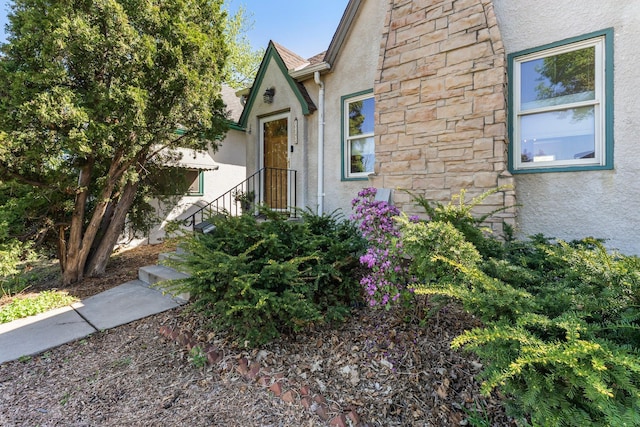 entrance to property with stucco siding