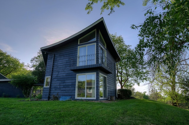 1224 Tee Up Ln, Red Wing, MN 55066 - back of house featuring a lawn