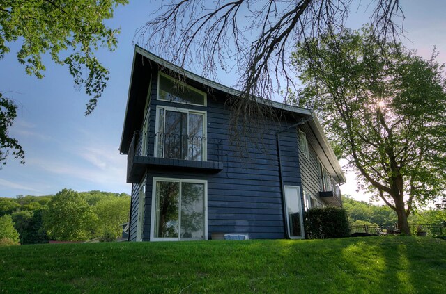 1224 Tee Up Ln, Red Wing, MN 55066 - back of property with a yard