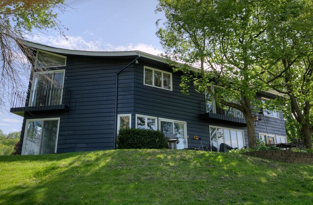 1224 Tee Up Ln, Red Wing, MN 55066 - rear view of house with a yard