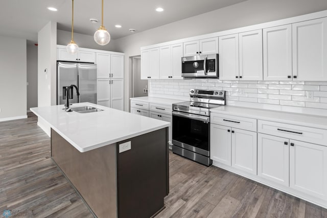 kitchen featuring a sink, tasteful backsplash, stainless steel appliances, and recessed lighting