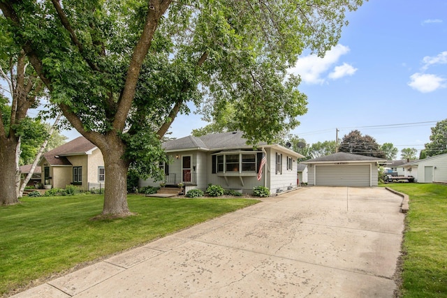517 2nd St, Waconia, MN 55387 - ranch-style house featuring an outdoor structure, a detached garage, and a front yard