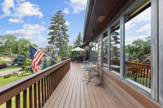 deck with outdoor dining space