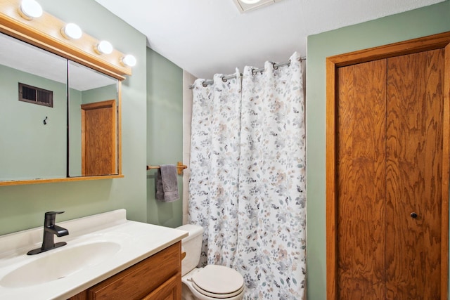 bathroom with vanity, visible vents, toilet, and a shower with shower curtain