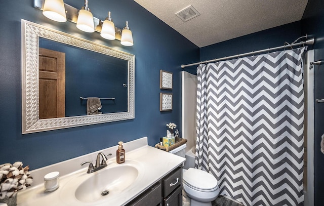 19288 Evenston Dr, Farmington, MN 55024 - bathroom featuring vanity, a shower with shower curtain, toilet, and a textured ceiling