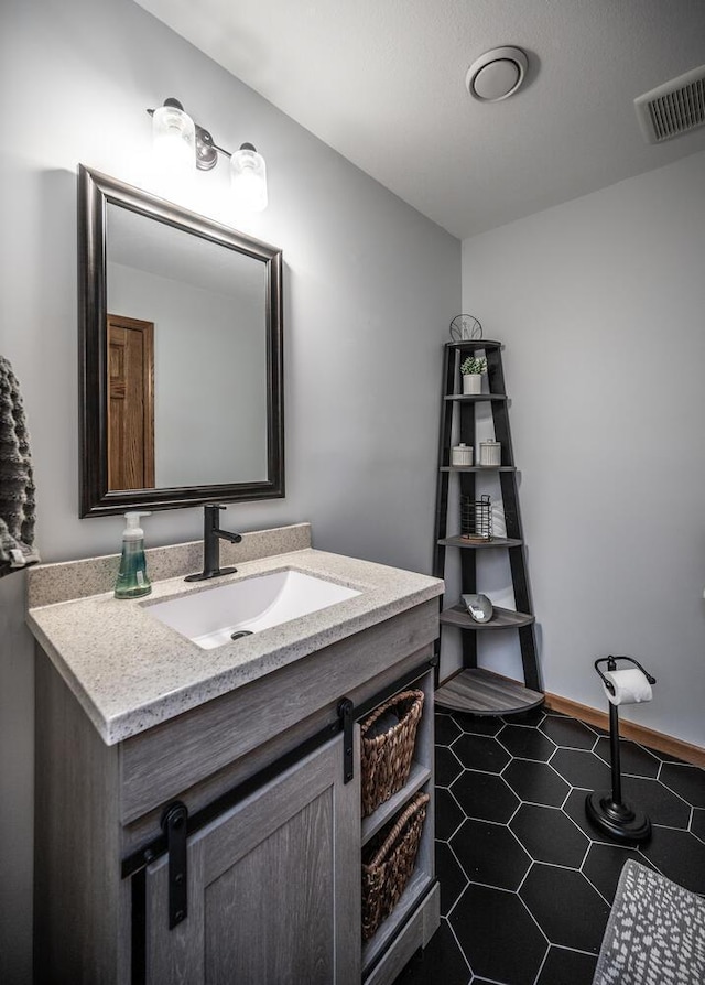19288 Evenston Dr, Farmington, MN 55024 - bathroom with vanity