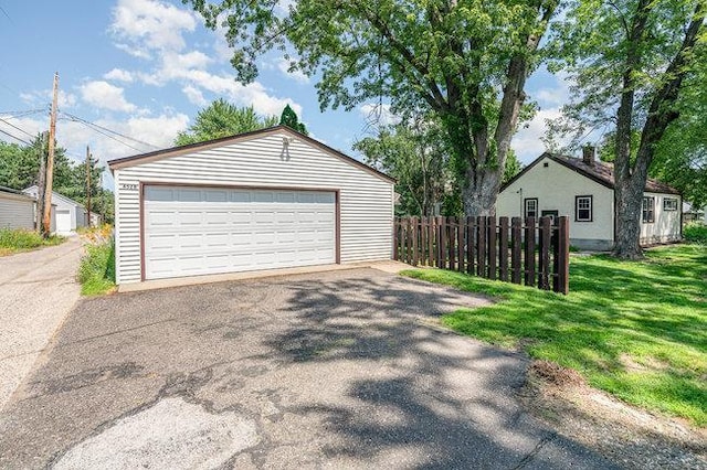 4528 30th Ave S, Minneapolis, MN 55406 - view of detached garage