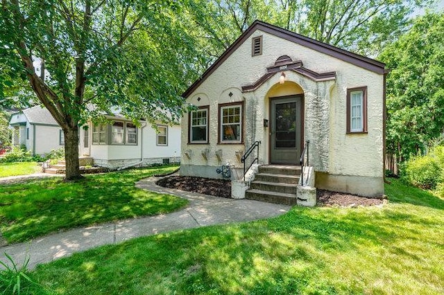 4528 30th Ave S, Minneapolis, MN 55406 - view of front of house with entry steps and a front lawn