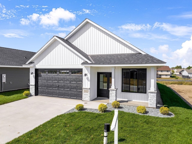 25882 Emerson Ct, Wyoming, MN 55092 - modern farmhouse style home with a front yard, roof with shingles, an attached garage, and driveway