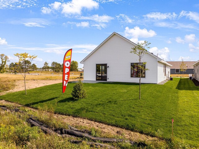 25882 Emerson Ct, Wyoming, MN 55092 - rear view of house featuring a lawn