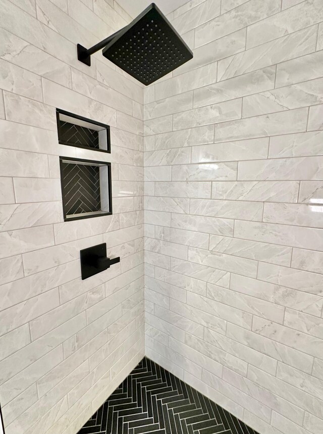 809 Wagon Wheel Trl, Mendota Heights, MN 55120 - full bathroom with a tile shower