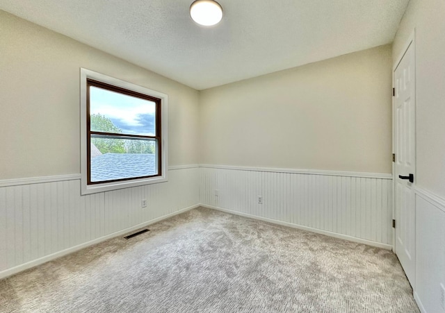 809 Wagon Wheel Trl, Mendota Heights, MN 55120 - spare room featuring visible vents, carpet, and wainscoting