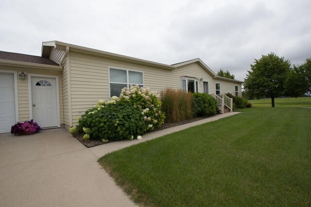 932 Spruce Ave S, Thief River Falls, MN 56701 - view of property exterior with a garage and a yard