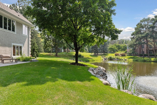 2454 Crowne Hill Rd, Minnetonka, MN 55305 - view of yard featuring a patio area