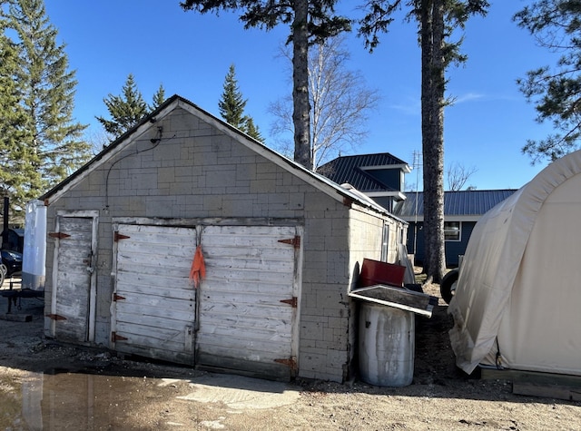 view of outbuilding with an outbuilding