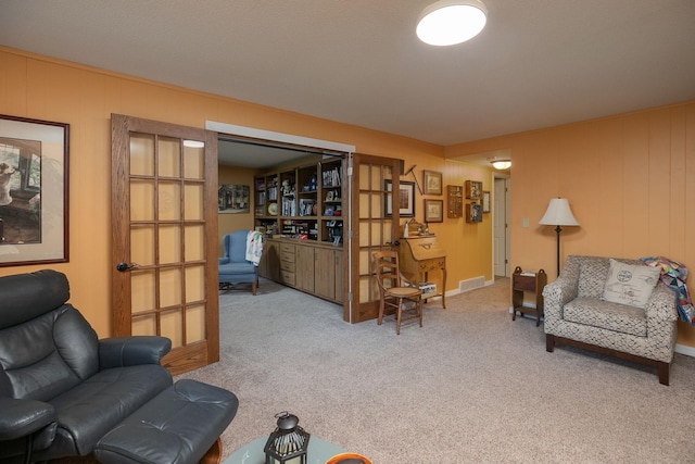 living area with carpet