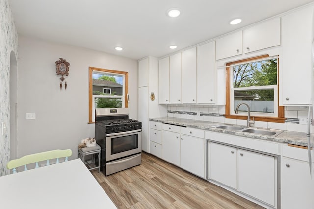 3215 146th St W, Rosemount, MN 55068 - kitchen featuring stainless steel range with gas cooktop, a sink, light wood-type flooring, light countertops, and recessed lighting