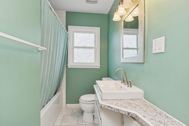 3215 146th St W, Rosemount, MN 55068 - full bath featuring plenty of natural light, toilet, vanity, and shower / bathtub combination with curtain