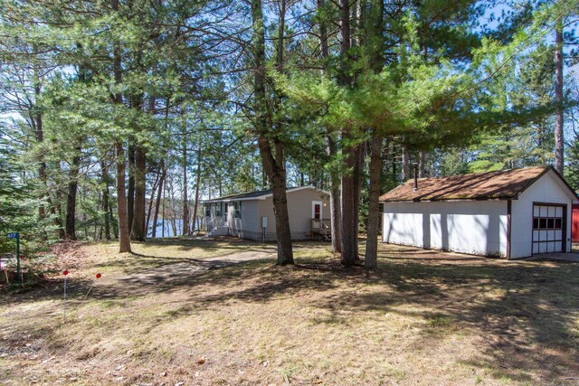view of yard with an outdoor structure and a garage