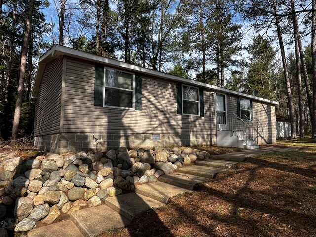 view of front facade featuring crawl space