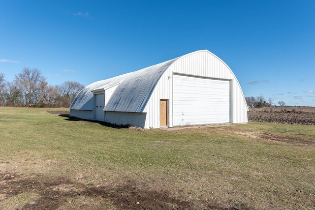 view of outdoor structure featuring an outbuilding