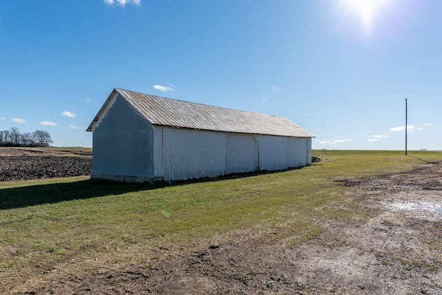 view of pole building with a lawn