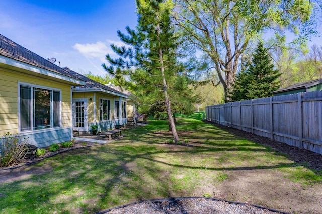 view of yard featuring a patio area