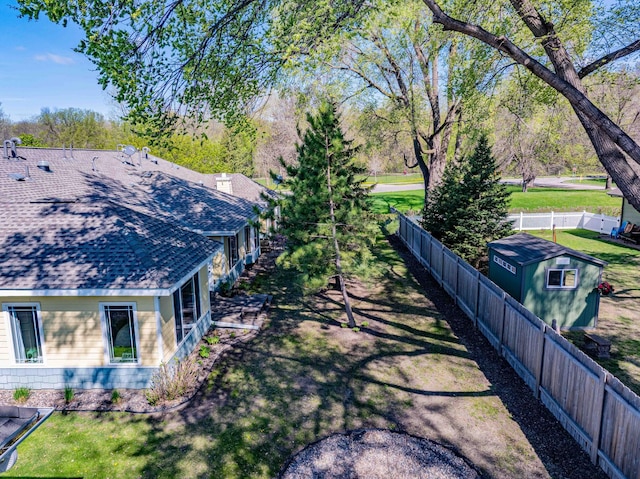 view of yard with an outdoor structure