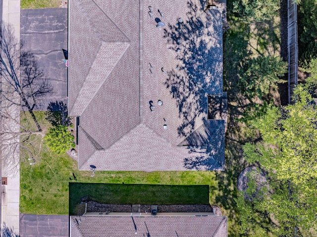 aerial view of property and surrounding area