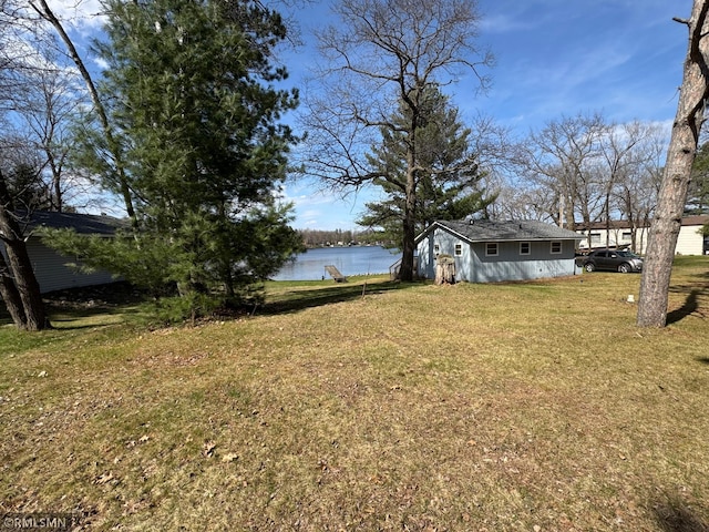 view of yard featuring a water view