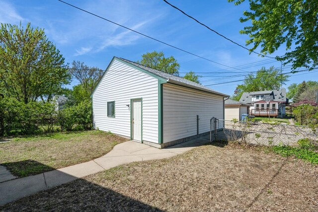 view of outdoor structure with an outbuilding