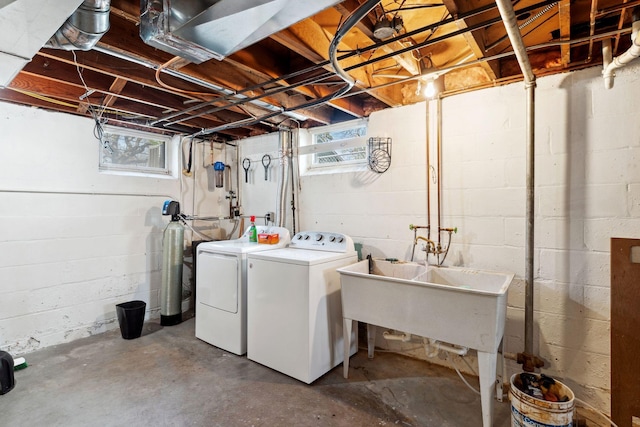 laundry area featuring a healthy amount of sunlight, laundry area, independent washer and dryer, and a sink