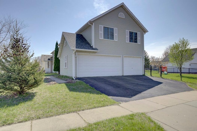 view of front of home featuring fence, roof with shingles, an attached garage, a front lawn, and driveway