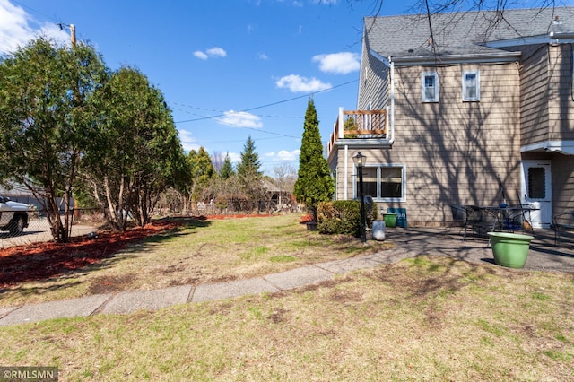 view of yard featuring a patio area