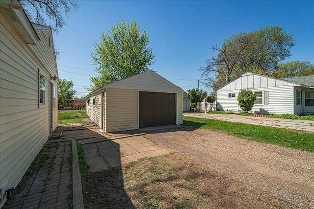 140 Carol Ln, West Saint Paul, MN 55118 - exterior space featuring dirt driveway and an outbuilding