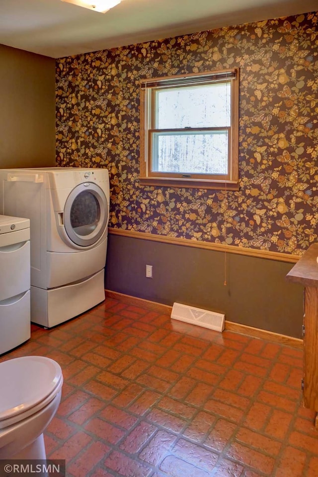 washroom with laundry area, visible vents, wainscoting, brick floor, and independent washer and dryer