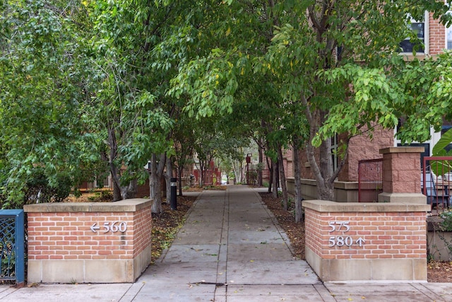 view of home's community with driveway