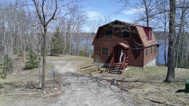 view of front of home with a gambrel roof and aphalt driveway