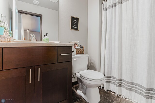 full bath with vanity, curtained shower, and toilet