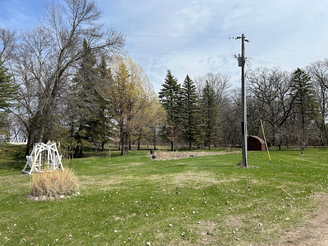 view of home's community featuring a yard