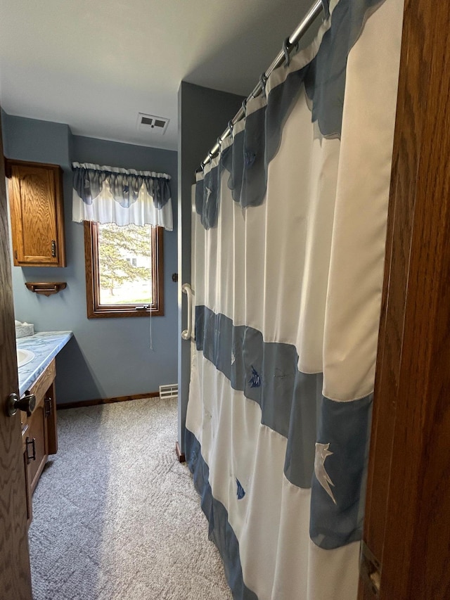 full bathroom with baseboards, visible vents, curtained shower, and vanity