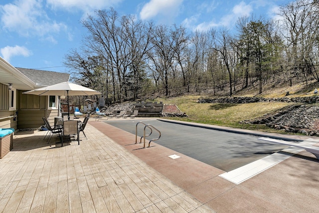 exterior space with driveway