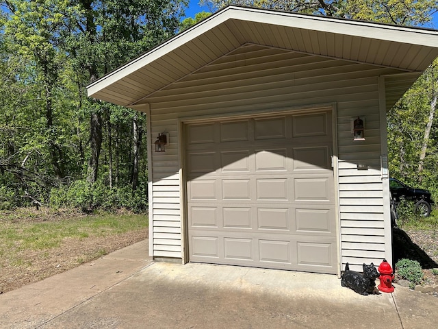 32305 W St, Breezy Point, MN 56472 - garage with driveway