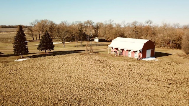 view of yard with a storage shed, an outbuilding, and a garage