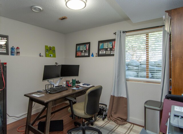 5360 Marohn Rd, Baxter, MN 56425 - office space featuring baseboards and a textured ceiling
