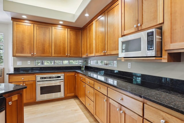 kitchen with recessed lighting, appliances with stainless steel finishes, a wealth of natural light, and light wood-style floors