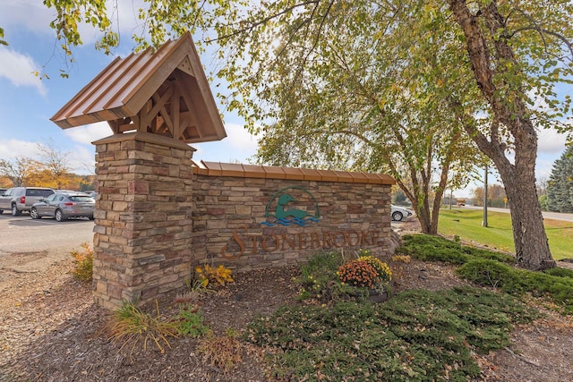 view of community / neighborhood sign