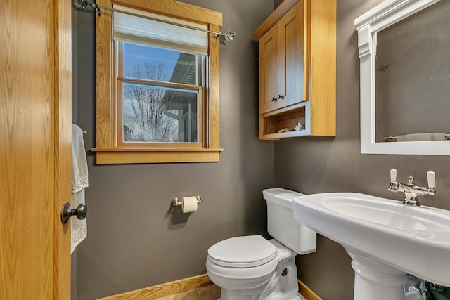 912 21st Ave N, Sartell, MN 56377 - half bath featuring toilet, baseboards, and a sink